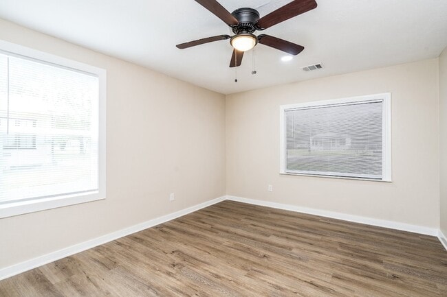 Building Photo - 605 Hospital St