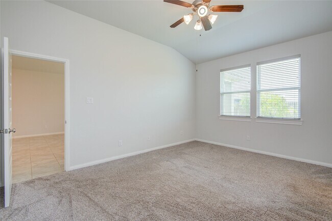 Building Photo - 2425 Temple Crag Dr