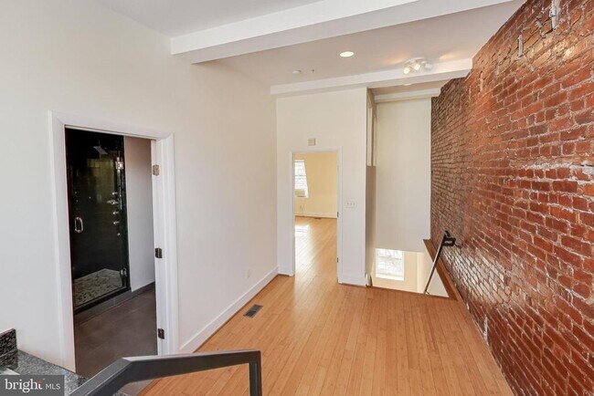 Building Photo - 1129 Columbia Rd NW