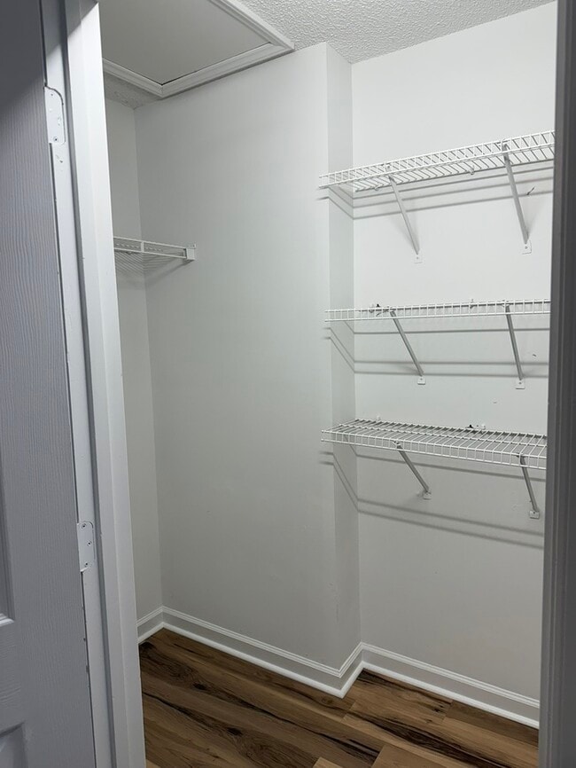 Building Photo - Neighborhood Home