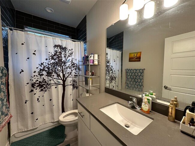 Building Photo - 441 Saturnia Dr