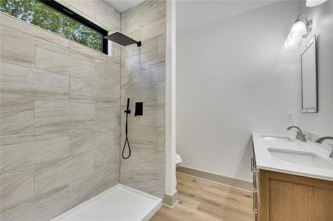 Building Photo - 3 Forsyth St NE