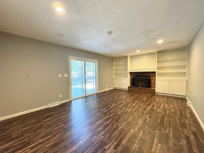 Building Photo - 3640 N Walnut St