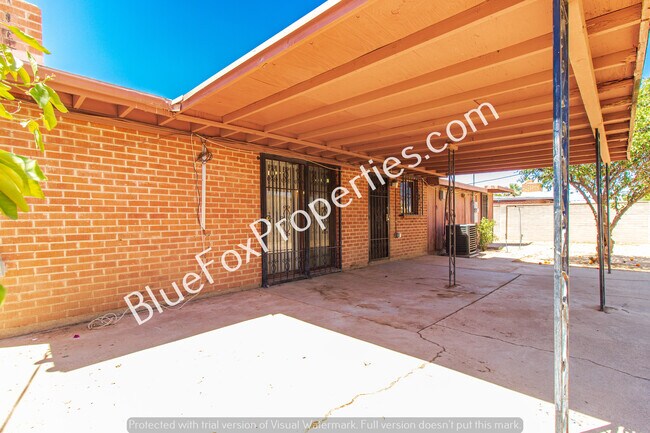 Building Photo - 4825 E 23rd St