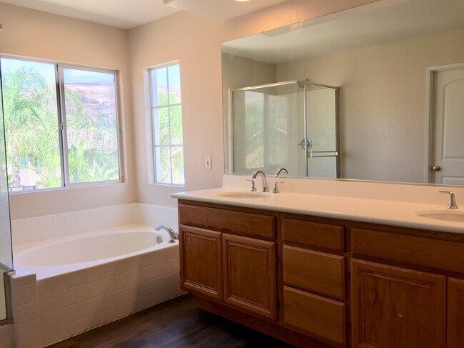 master bedroom bath - 504 Robins Pl