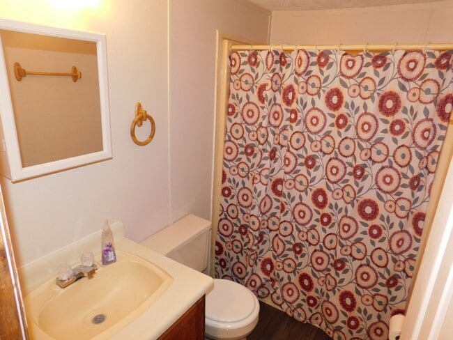 Building Photo - Cozy Modular Home in Newport