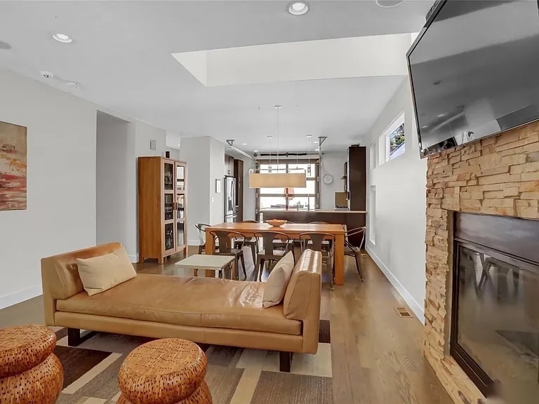 Building Photo - 2713 Grove St