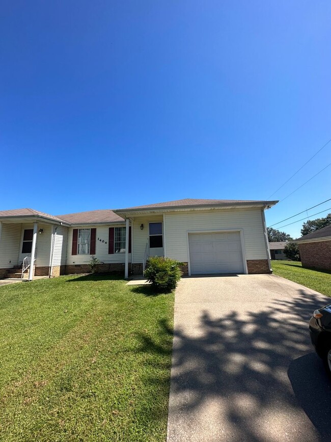 Primary Photo - 1404 Valleywood Dr