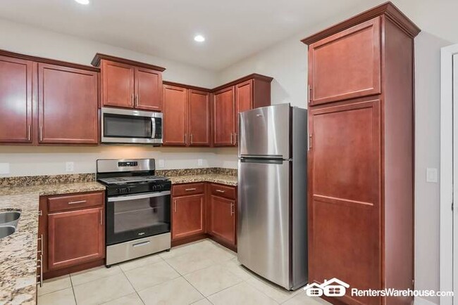 Building Photo - Recently updated 3 Bed, 2 Bath home in Tuc...