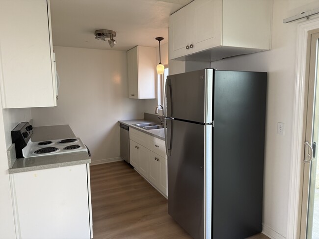 Kitchen - 113 S Irena Ave