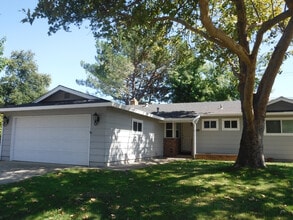 Building Photo - South Redding Cutie Near Westwood Village ...