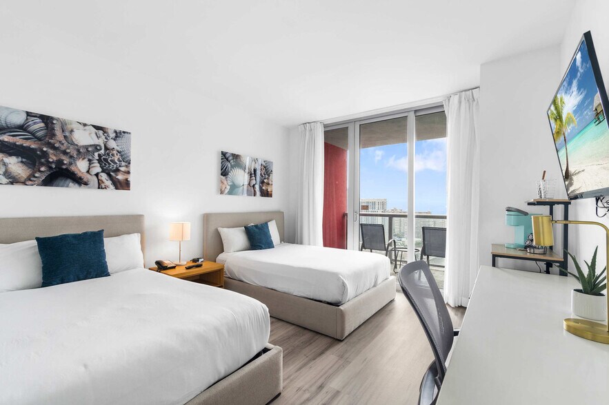 Building Photo - 2602 Hallandale Beach Blvd