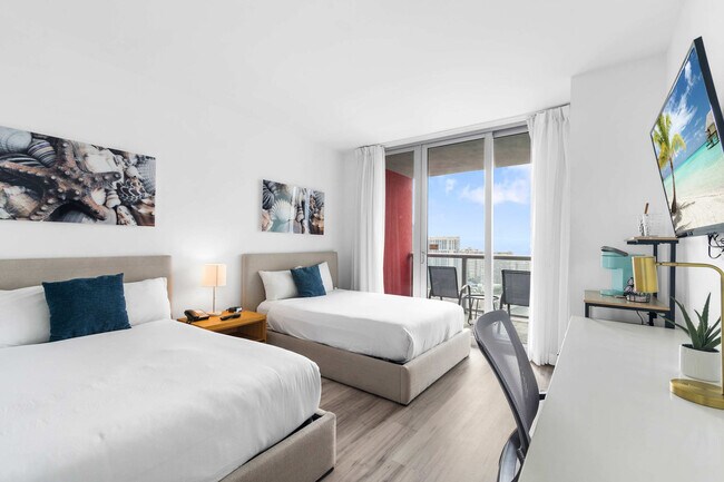 Building Photo - 2602 E Hallandale Beach Blvd