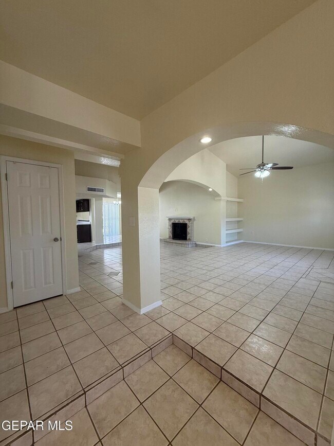 Building Photo - 12000 Ivory Gate Way