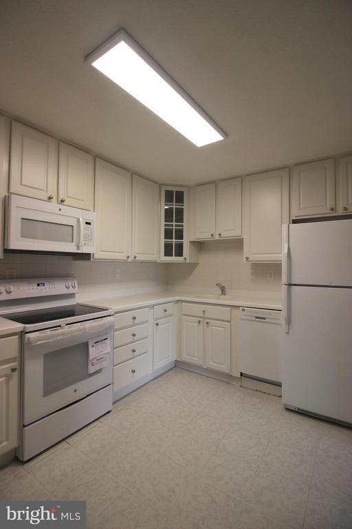 Building Photo - 307 Yoakum Pkwy