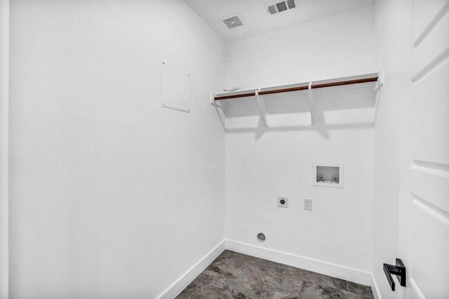 Building Photo - 1008 E Marble St
