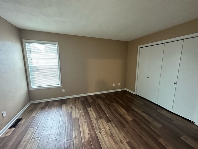 Building Photo - Rockford Townhomes East