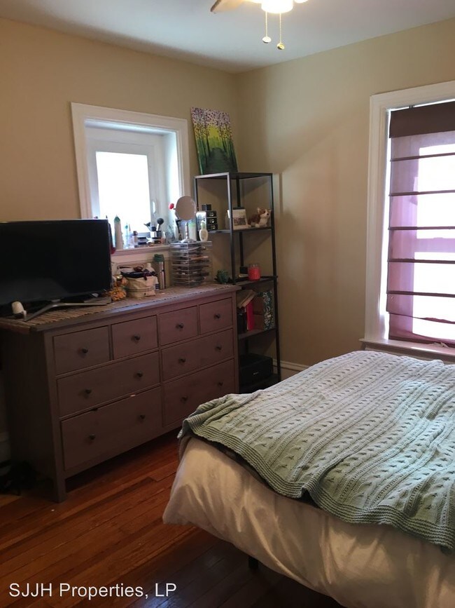 Building Photo - 813 Greenwood Ave