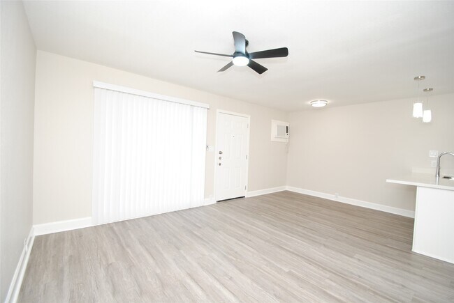 Building Photo - 2515 Yoakum Blvd