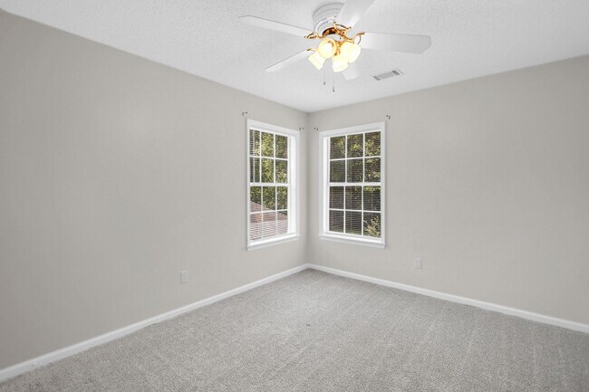 Building Photo - Stunning 4-bed Home in Hinesville With Two...