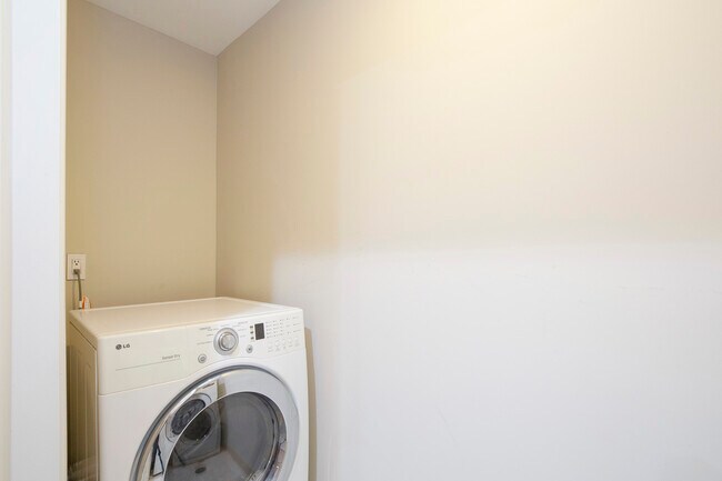 Building Photo - 476 Caruso Ave