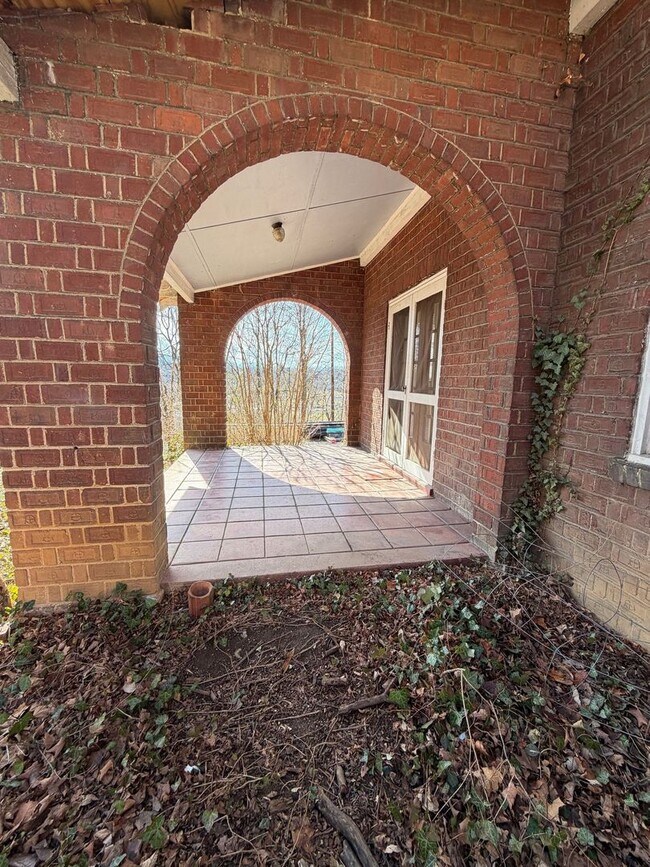 Building Photo - Ferdinand/829