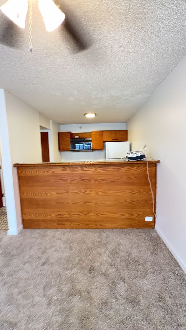 Building Photo - $2000 1BR/1BA, 1 Covered PKG, in the heart of Honolulu.