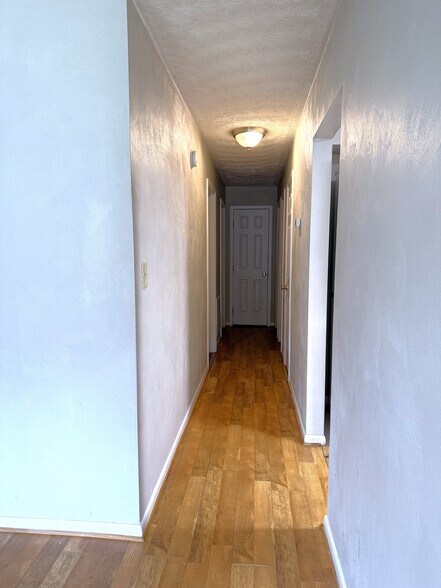 Building Photo - 733 Mayfield Ave