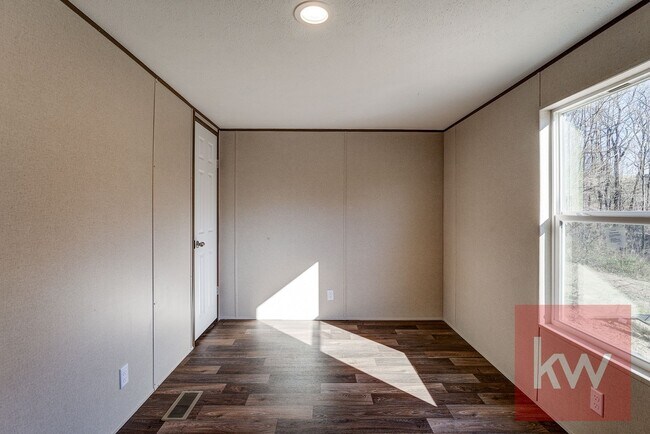 Building Photo - Chestnut St 119/Whispering Hills MHP