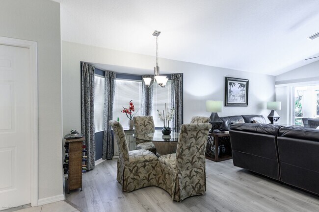 Building Photo - Turnkey Furnished Seasonal Rental – 2 Bedr...