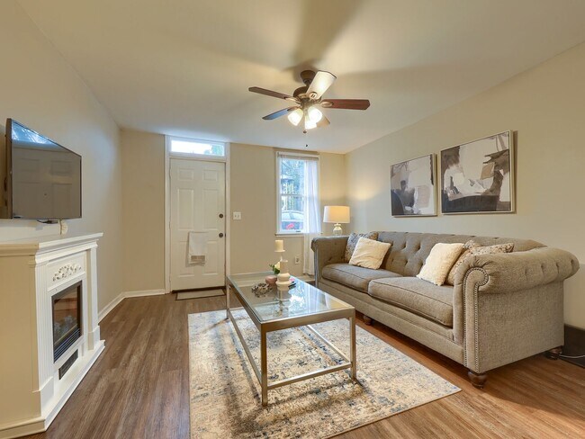 Building Photo - Quaint Home in Heart of Midtown