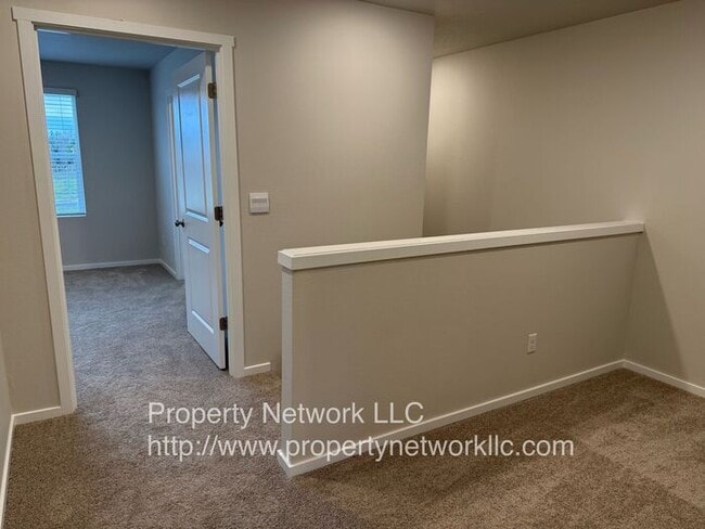 Building Photo - Wonderful 3 Bedroom Townhouse