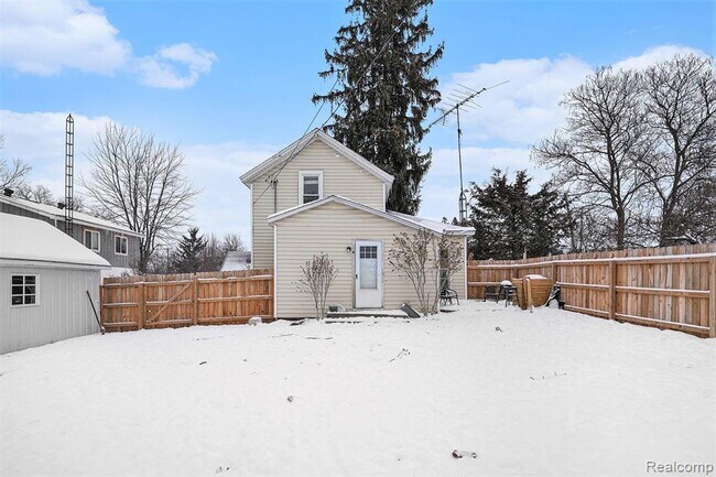 Building Photo - 532 E Broad St