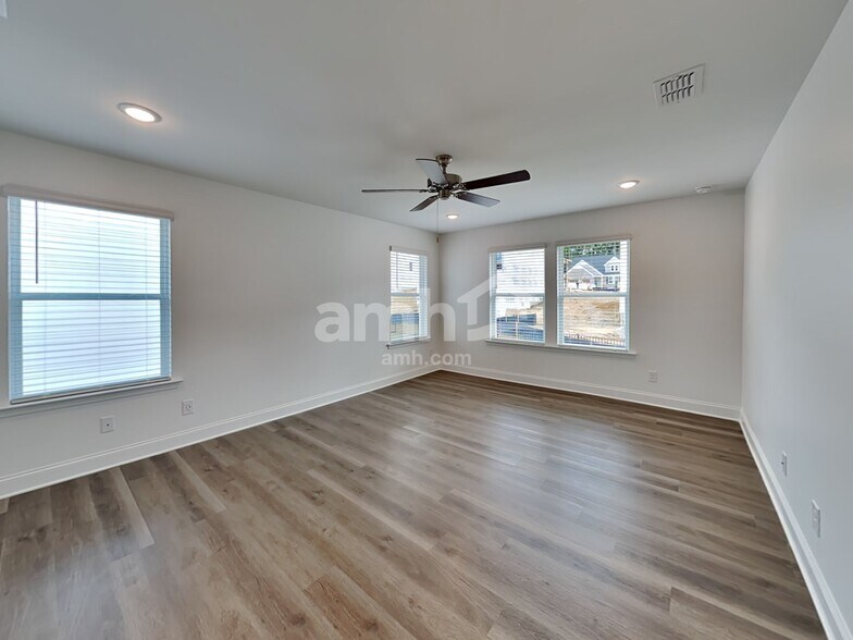 Building Photo - 1364 Soapstone Rd
