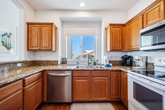 Building Photo - 3 BR + Bonus, Fully furnished, Includes Ut...