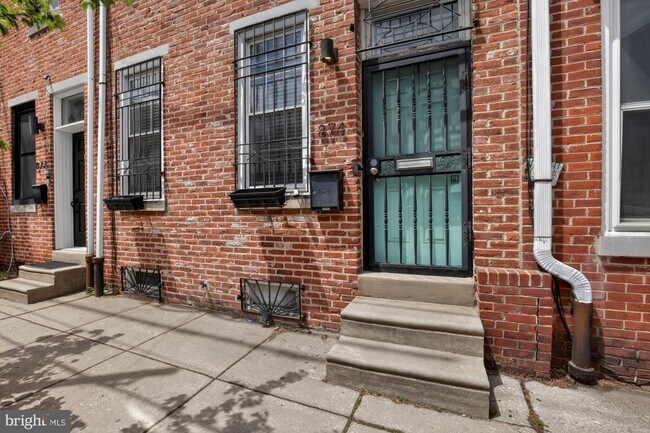 Building Photo - 874 N 4th St