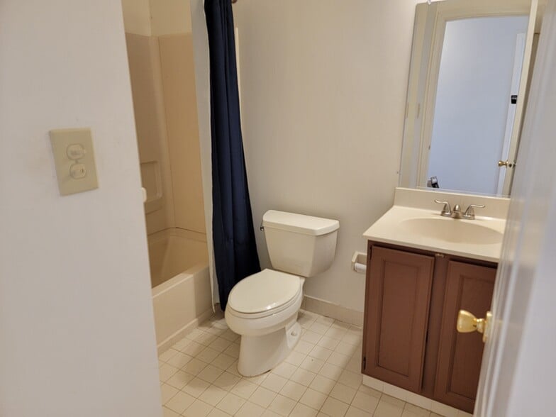 Master Bathroom - 130 William Penn Dr