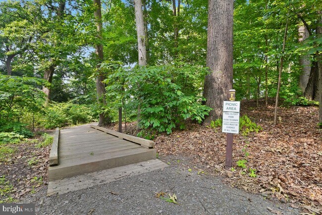 Building Photo - 5904 Mt Eagle Dr