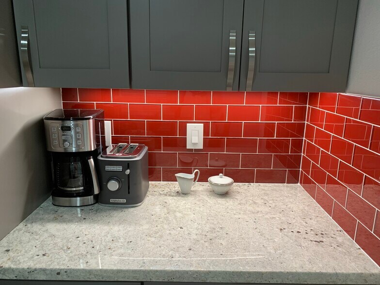 Building Photo - 1223 Bonanza Ave