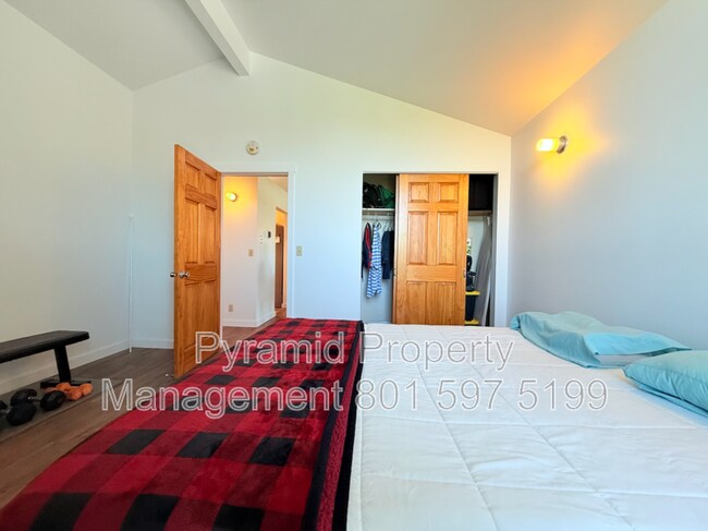 Building Photo - 251 S 700 E