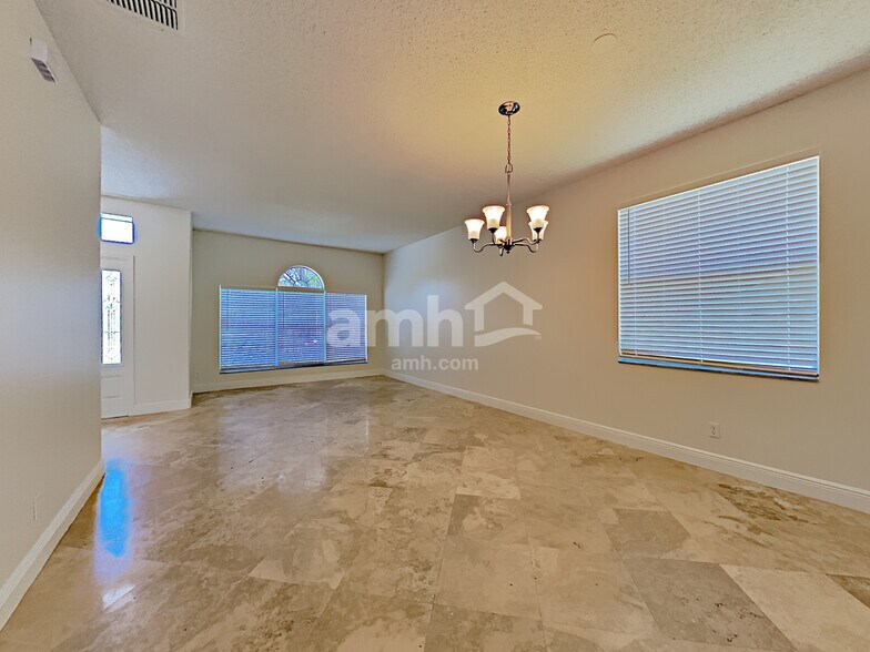 Building Photo - 13740 Hawkeye Dr