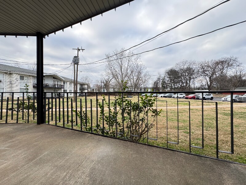 Building Photo - 613 Hillsboro Rd