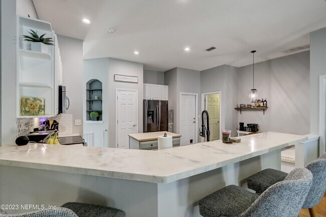 Building Photo - 12004 W Liberty Lake Dr