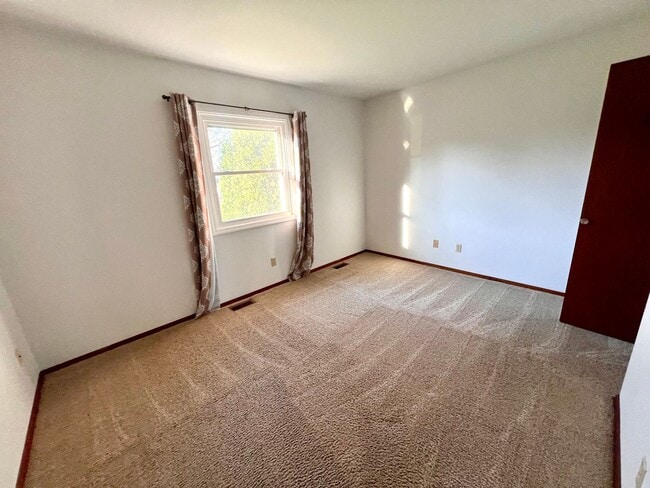 Building Photo - Apple Hill Community - 3 Bedroom 2 Bathroom - Beautiful Home for Rent!