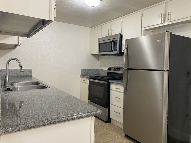 Building Photo - 3020 Olive Glen Ct