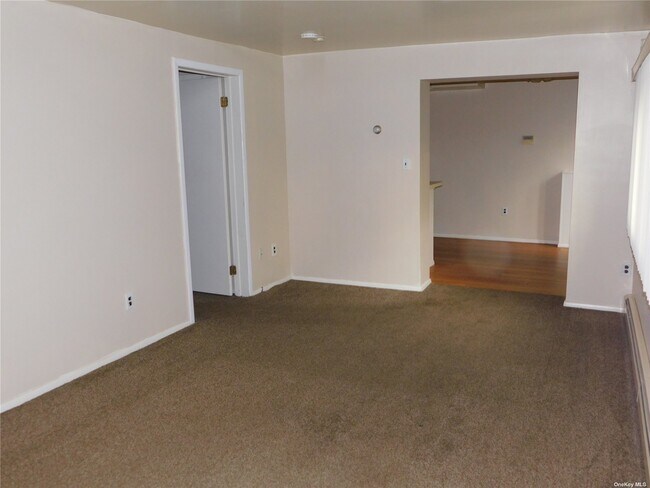 Building Photo - 11 Rensselaer Dr