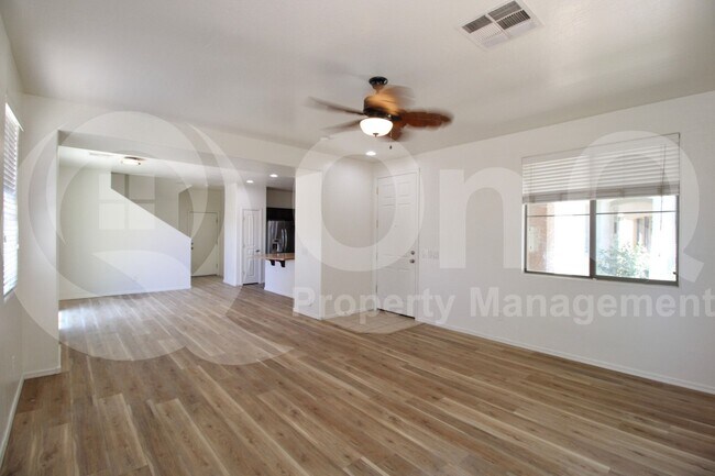 Building Photo - 3813 E Santa Fe Ln