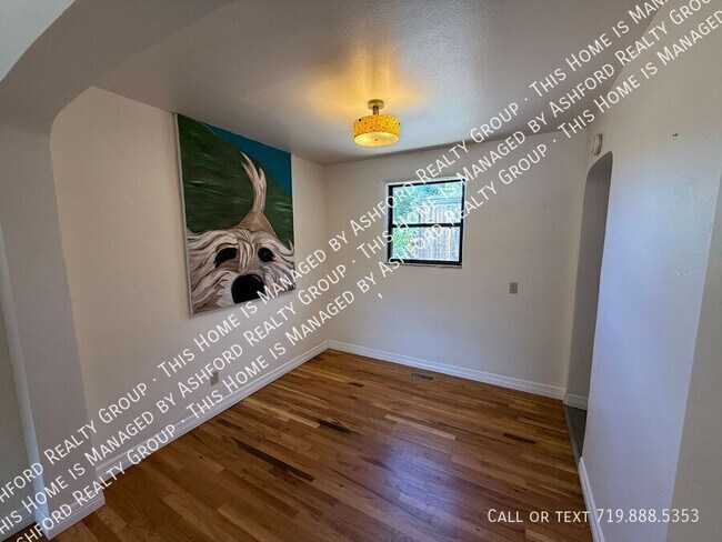 Building Photo - 1220 E San Rafael St