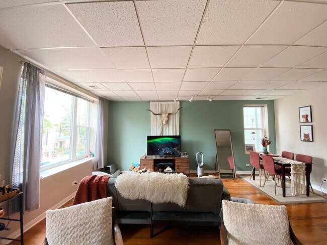 Building Photo - 2117 W Ohio St