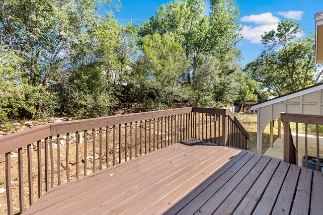 Building Photo - 3-Bedroom with A Flex Room Multi-Level Home with Fresh Paint, Refreshed Deck, and Multiple Living...